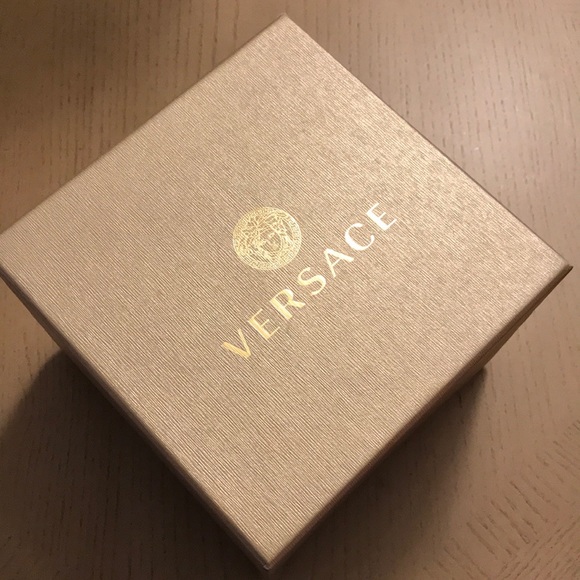 Versace Womens Watch - Picture 15 of 16